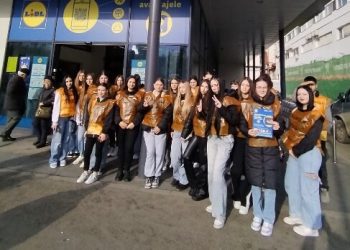 Elevii de la Liceul „Alexandru cel Bun” Botoșani, alături de cei de la Liceul „Nicolae Bălcescu” Flămânzi s-au unit pentru a face bine în cadrul Colectei Naționale de Alimente